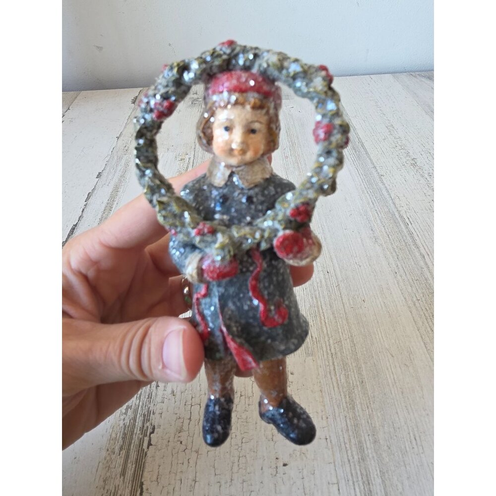 Glitter Victorian boy wreath ornament statue decor figurine‎